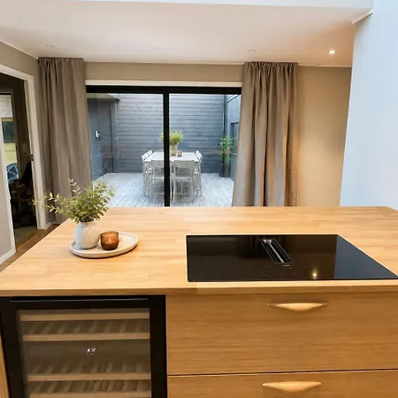 New Architecturally Designed Atrium House With Stunning View Villa *