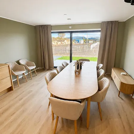 New Architecturally Designed Atrium House With Stunning View Villa *